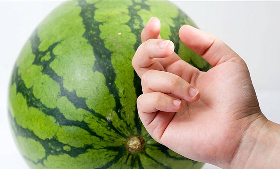 لهذا السبب «ندق» على البطيخ قبل شرائه!