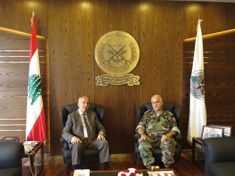 وزير الدفاع وقائد الجيش يبحثان التدابير المتخذة في القاع