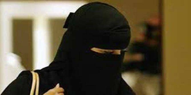 منقبة ذهبت لنتهى اوراق الجامعه فطلب شاب صورتها لينهى اوراق التسجيل وكانت المفاجاه ....
