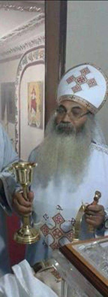 أول صور للقس رافائيل موسى بعد إستشهاده مباشرة بطلقات في رأسه