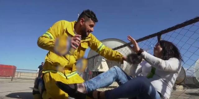 فيديو-  رامز جلال يضرب انتصار في مقلبه بعد قيامها بهذا الأمر!