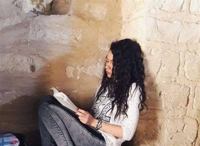 بالصور: شابة في الـ18 من عمرها، أقدمت على الانتحار وتركت رسالة هزت العالم.. إليكم نصها !