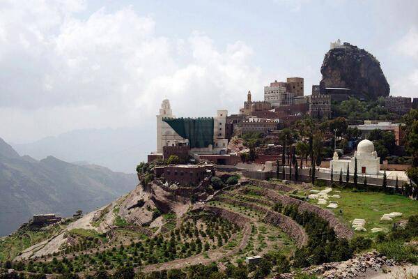 بالصور.. قرية يمنية تجاوز ارتفاع منازلها ناطحات السحاب