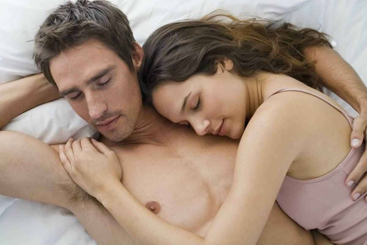 أمور تتمنى المرأة لو يفعلها الرجل من دون أن تطلبها