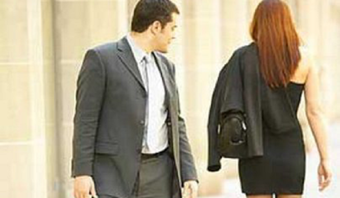 تمايل المراة وهى تمشى ليس دلعا وانما له سبب علمى .. هل تعلم ما هو؟