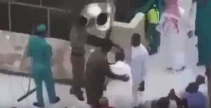 فيديو:  أمن الحرم المكي يحقق أمنية لمعتمر من ذوي الاحتياجات الخاصة!