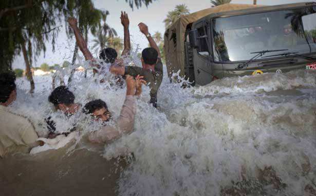 الفيضانات في باكستان والهند والصين :
116 ضحيّة ومئات المفقودين