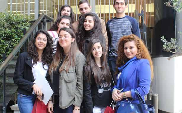 الشباب محظوظون دائماً مع Lucky to be young