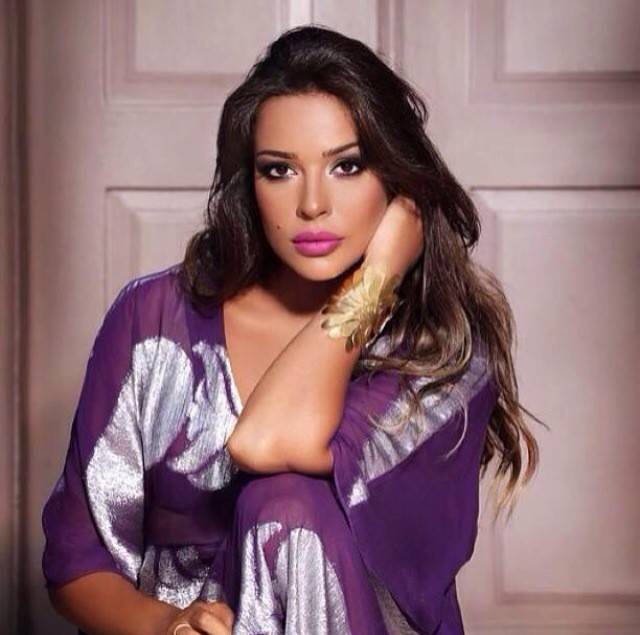 نادين نجيم بفستان كيم المثير