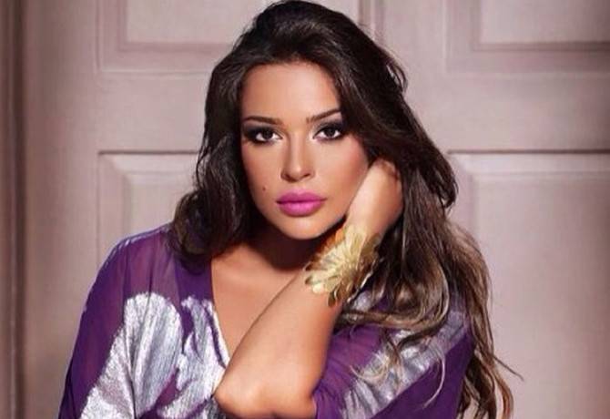 بالصورة المثيرة.. نادين نسيب نجيم بإطلالة كما لم ترها من قبل!