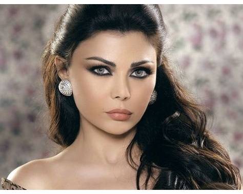 فستان هيفاء وهبي يشغل مواقع التواصل!!