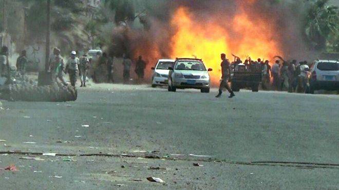 مسلحون يسيطرون على قاعدة عسكرية في عدن