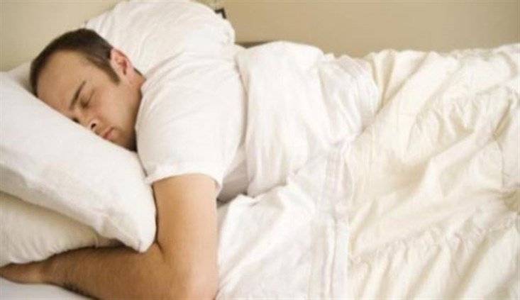 هل أنت ممن ينامون على بطونهم؟!.. اقرأ هذا الخبر