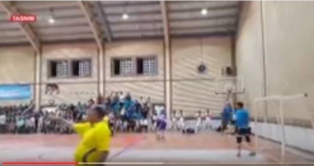 بالفيديو.. وفاة حكم في المباراة بعد اصدار قرار بركلة جزاء