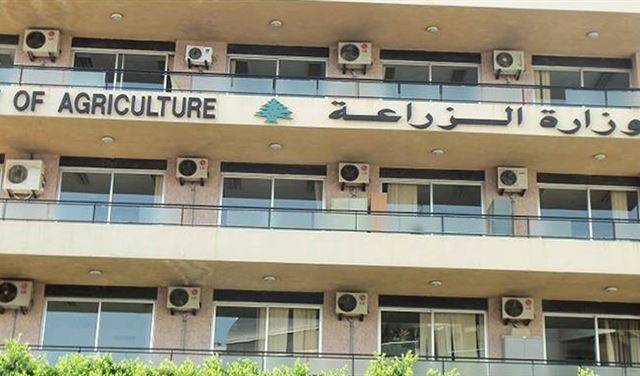 اقفال مستودعات ومصنع "نادر تشكن" في سن الفيل