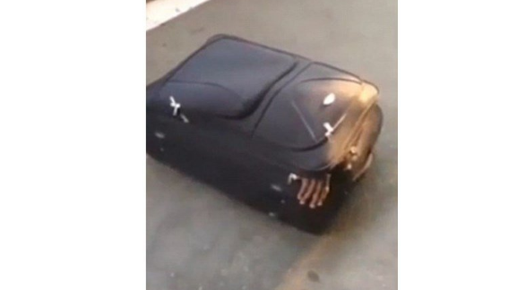 هكذا اختبأ داخل حقيبة سفر