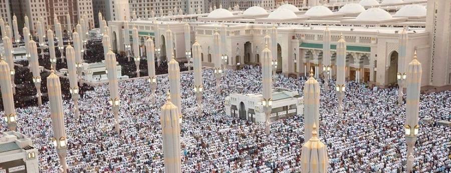 عيدكم مبارك
ملايين المسلمين في أنحاء العالم يحتفلون بعيد الفطر