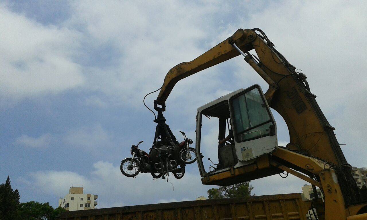 بالصور: هذا كان مصير مئات الدراجات في طرابلس!