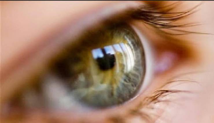 ما هي العادات الضارة للعيون ونفعلها يومياً..؟