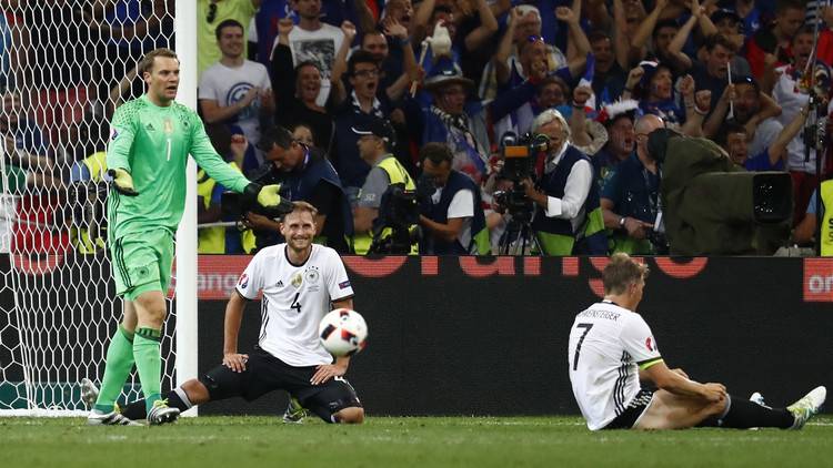 نوير وشفاينشتيغر متهمان بالتسبب في الخروج من اليورو