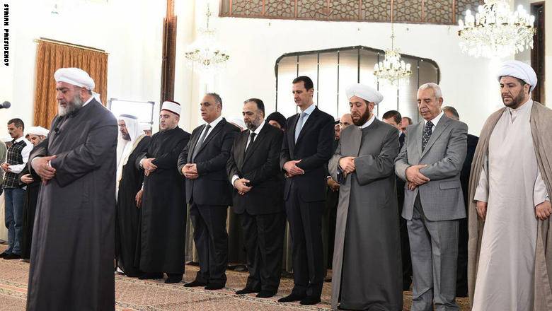 الإعلام السوري الرسمي يرد حول ملابسات فيديو صلاة العيد للرئيس الأسد!