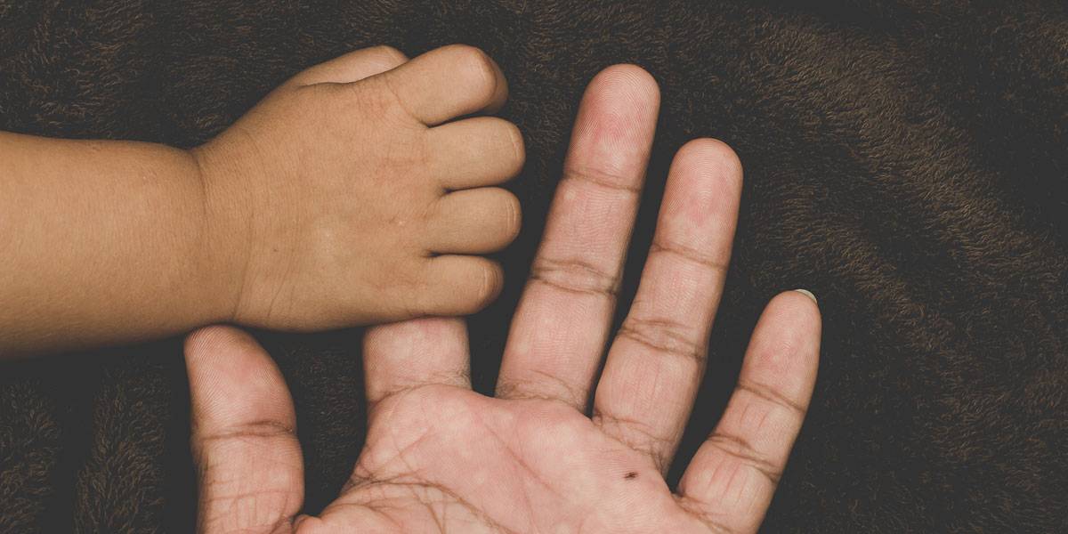 10 عادات خاطئة تجنّبها في رحلة تربية طفلك