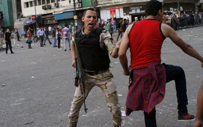 السيسي لا ينفي ترشحه لرئاسة مصر
إنفجار في رفح وإصابة أربعة جنود