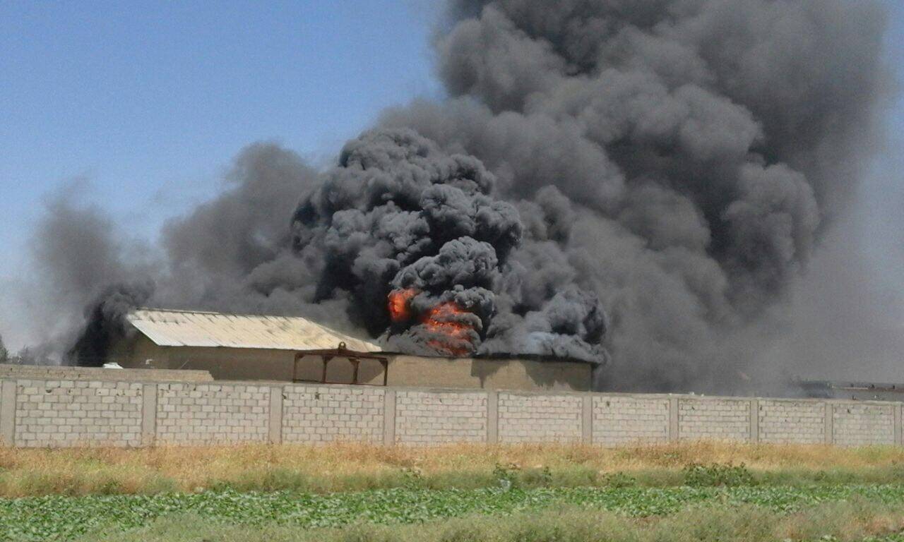 بالصور: حريق كبير في مستودع للنايلون والبلاستيك