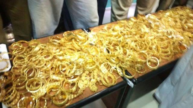 بالفيديو.. سيدتان تنفذان أغرب سرقة لمحل ذهب!