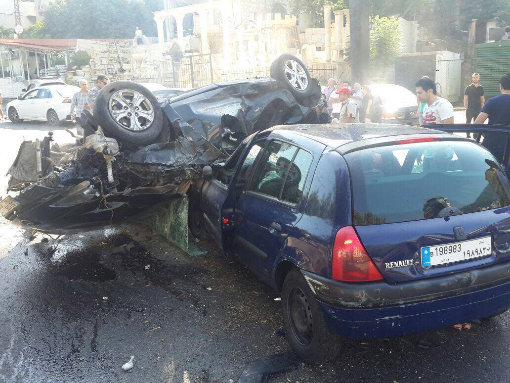 خاص بالصور.. حادث سير مروع على اوتوستراد جونية