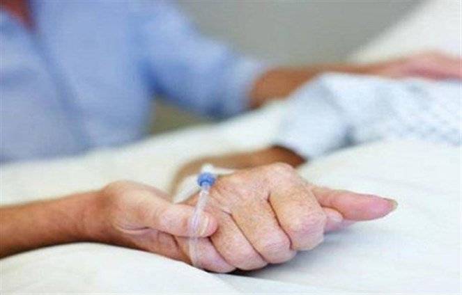 اعترفت بوجود كنز في منزلها وهي على فراش الموت.. فما وجدوه كان صادماً!