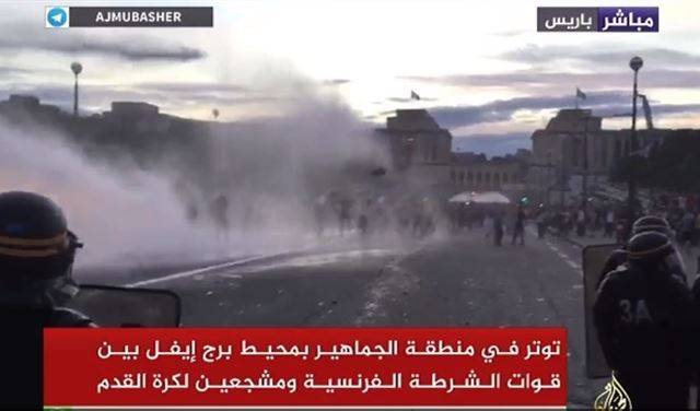 النيران تحيط ببرج إيفل.. ما الذي يحصل في باريس؟