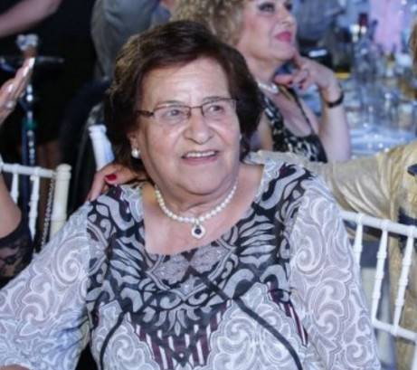 بالصورة: والدة أي فنانة لبنانية هذه وهل تشبهها؟
