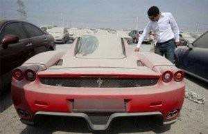 سيارات فاخرة مهملة في شوارع دبي!