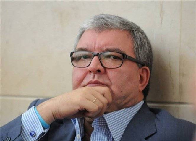 مشادة كلامية داخل 