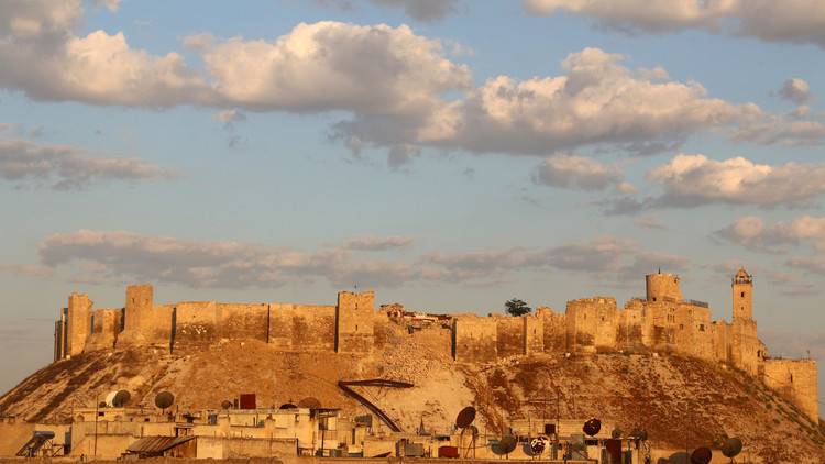بعد هجوم شنته فصائل من المعارضة السورية على الجيش السوري في حلب مساء الاثنين، هكذا رد الجيش السوري...