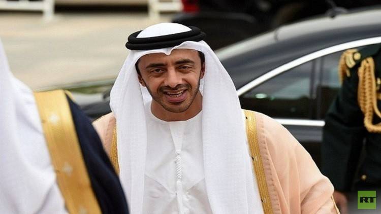 بالصورة.. مواطن إماراتي يستغيث بوزير خارجيته فيرسل له طائرة خاصة