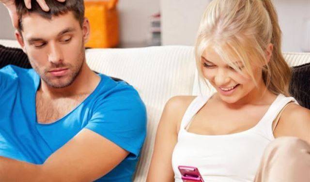 غيرة الرجل الشديدة على حبيبته دليل خيانته لها