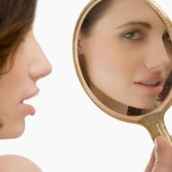 لماذا حذرنا الرسول من كثرة النظر للمرآة وخاصة ليلاً؟