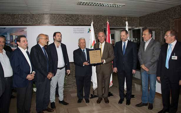 تكريم خير الدين لتأهيله دائرتي
الجراحة والعمليّات في مستشفى عين وزين