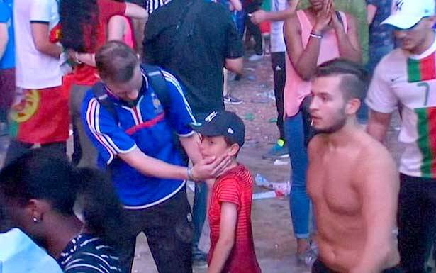 الطفل البرتغالي للمشجع الفرنسي:
انها مجرد مباراة رغم أنني اتفهم مشاعرك