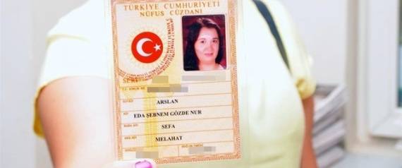 منحوا ابنتهم 4 أسماء في آن واحد إرضاء للجميع.. وهذه هي النتيجة