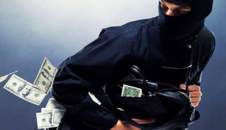 انظر جيداً الى الصورة...هل وقعت ضحية هذا السارق؟ (الصورة داخل الخبر)