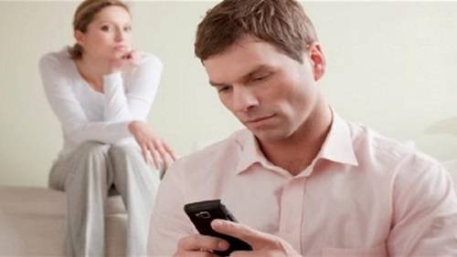 تنتقم من زوجها ببشاعة بمجرد تفتيشه هاتفها.. اكتشف ماذا فعلت؟