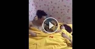 زوج غاضب يستغل نومها العميق ويفعل ما لا يمكن أن يفعله معها وهي مستيقظة !