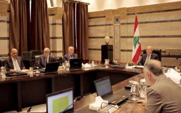 خليل سحب بند الغرامات على الشركات والمصارف من جدول الأعمال
مجلس الوزراء يُرجئ الوضع المالي والاتصالات
ويُشكّل لجنتين لمتابعة تلوّث الليطاني وأزمة السير