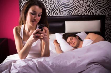5 أخطاء يقع فيها الرجل فتخونه امرأته