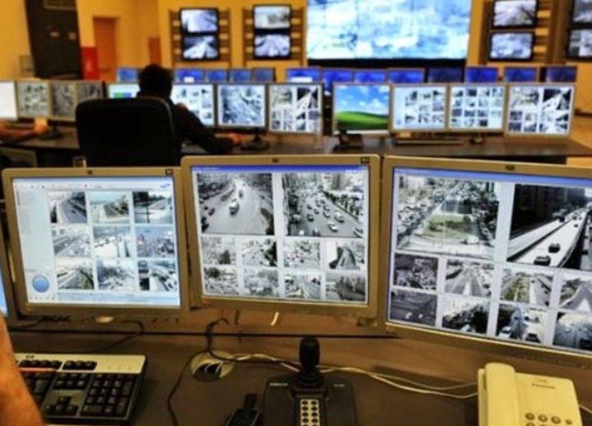 بالصور غرفة التحكم المروري تكشف اهمال مواطنين على ضهر شاحنة غير مسبوق!