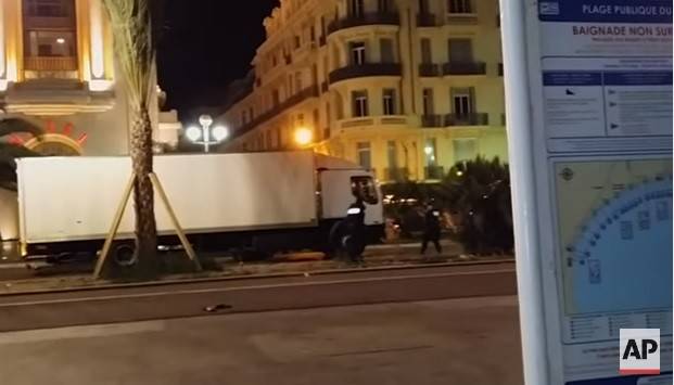 بالفيديو: لحظة إطلاق النار على منفذ هجوم "نيس" ومقتله!