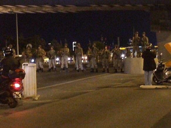 الجيش التركي يعلن من القناة الرسمية التركية سقوط نظام اردوغان ويعلن عن دستور جديد